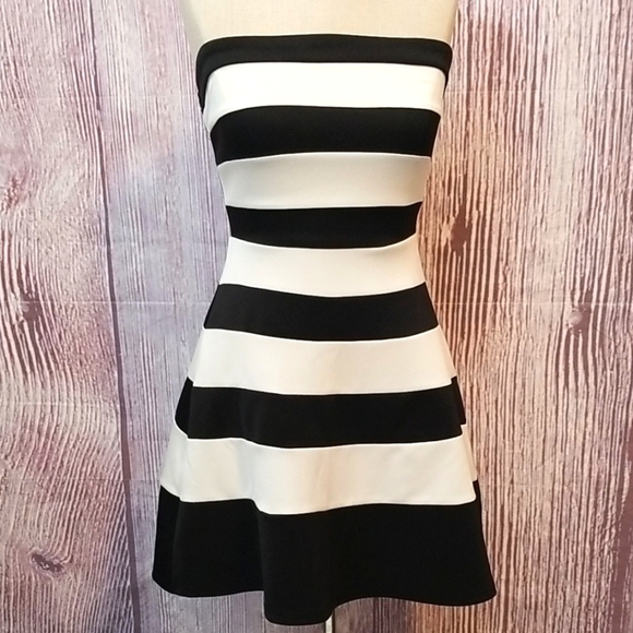 *LAST CHANCE!* Mystic Brand Black & White Strapless Dress Size Small - Picture 1 of 5